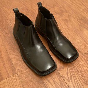 Men's leather black boot size 9 by Juliani ( New York)  gently worn.